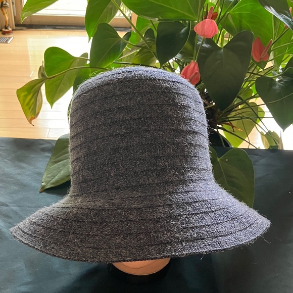 Chic Charcoal Women's Hat - Picture 2 of 7